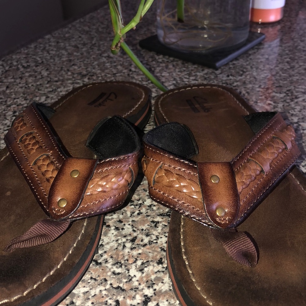 Clarks fenner brown flip flop sandals